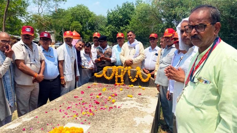 सेना के जवान सीमा पर पहरा देते हैं, तभी हम आराम से सोते हैं : सूबेदार मेजर कुशवाह