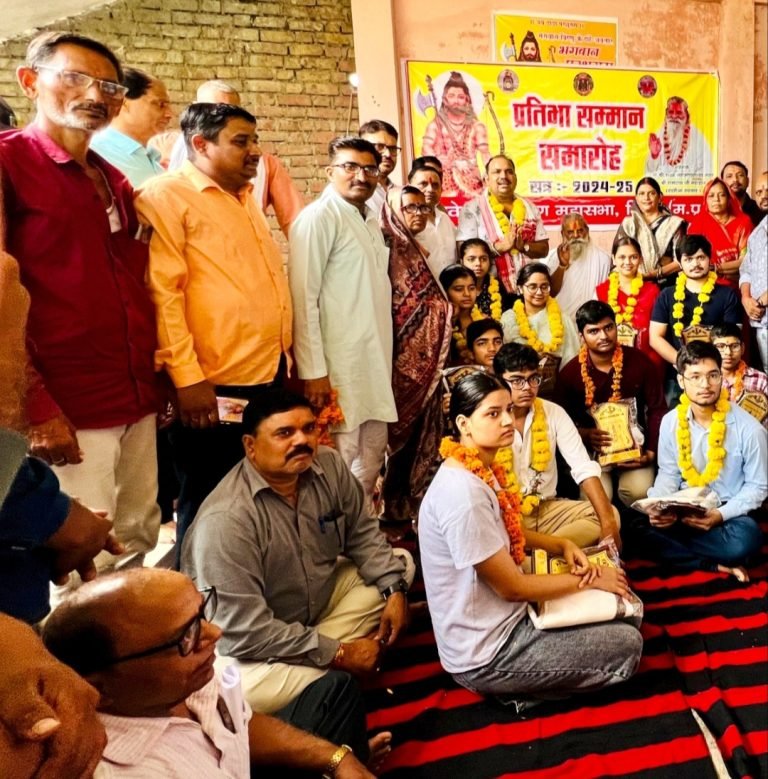 हनुमान जी महाराज बल, बुद्धि और विवेक के दाता हैं, विद्यार्थी अगर उनकी शरण में रहेंगे तो हमेशा सफलता अर्जित करते रहेंगे – महामंडलेश्वर रामदास महाराज