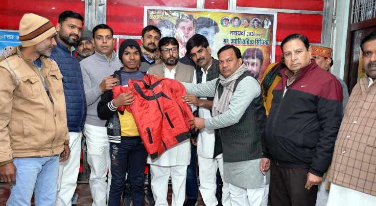 महाराज सिंधिया चहुमुखी विकास की धारा है : सुनील दुबे