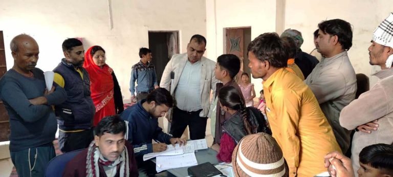 शासन की जनकल्याणकारी योजनाओं का लाभ लेने के लिए अनिवार्य है आधार : एसडीएम यादव