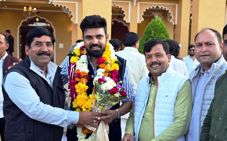 मुख्यमंत्री डॉ. मोहन यादव के पुत्र डॉ. वैभव यादव से सौजन्य भेंट