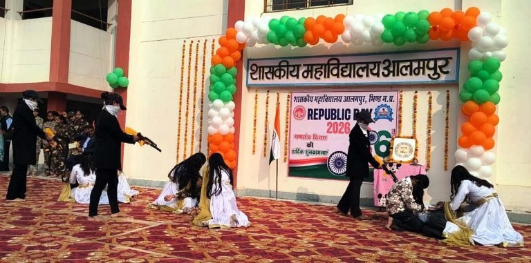 आलमपुर कॉलेज में सामूहिक रूप से धूमधाम से मनाया गणतंत्र दिवस