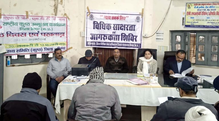 कुष्ठ दिवस पर जिला चिकित्सालय में जागरूकता कार्यक्रम आयोजित