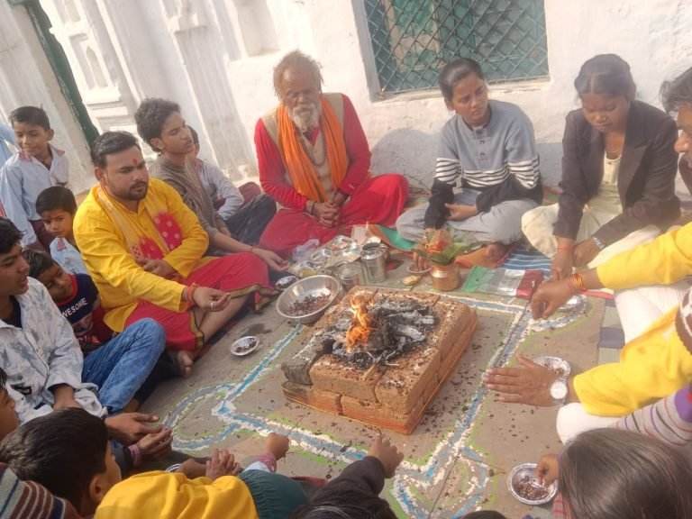 विद्यारंभ संस्कार में शामिल हुए भैया बहिन और ग्रामवासी