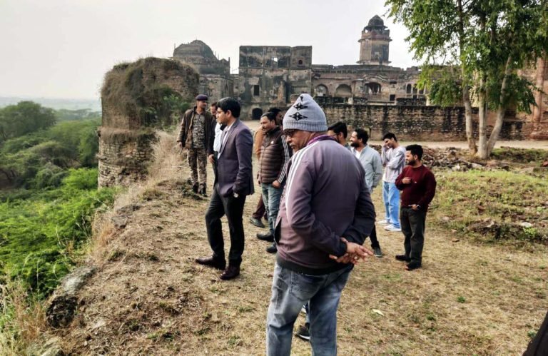 अटेर किले पर आने वाले पर्यटकों को मिले आवश्यक सुविधाएं : कलेक्टर