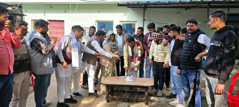 कार्यकर्ताओं ने धूमधाम से मनाया भाजपा नेता अमित दांतरे का जन्मदिन