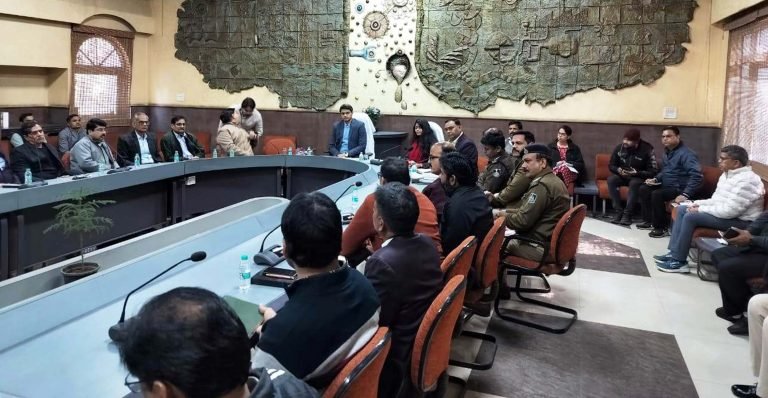 सभी इकाईयां प्रदूषित जल के शोधन हेतु परिसर में स्थापित करें ईटीपी : कलेक्टर