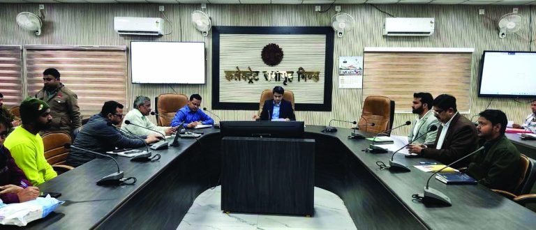 सजगता से नकल रोकें और बच्चों की सुविधा का रखें ध्यान : कलेक्टर