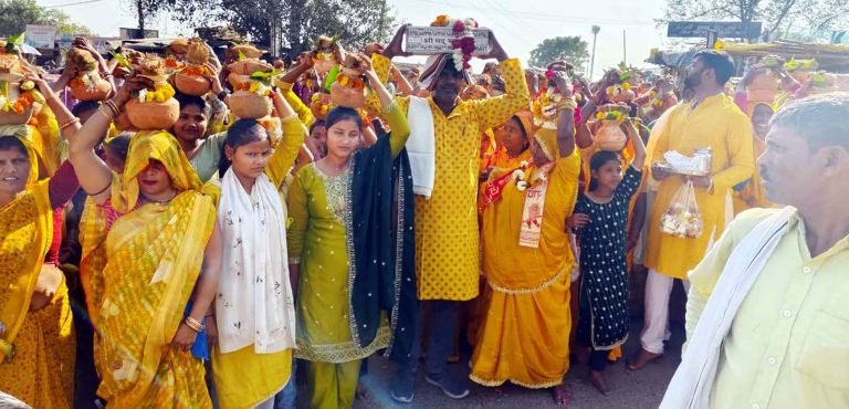 भक्ति के सागर में डूबा मौ नगर, भागवत कथा में दूसरे दिन उमड़ा सैलाब