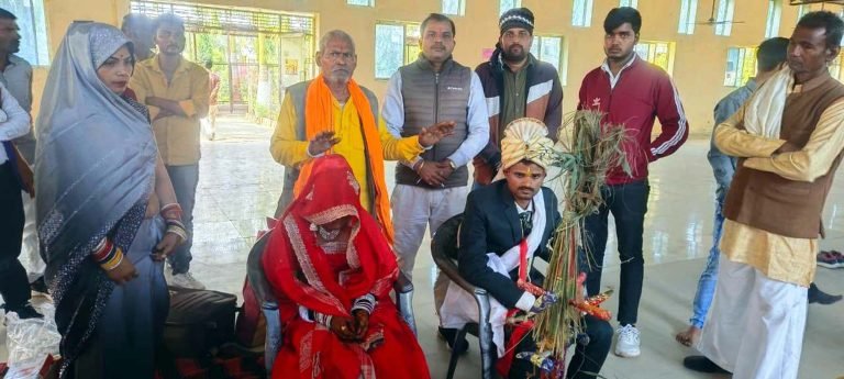 दंदरौआ धाम में विवाह बंधन में बंधा एक जोड़ा