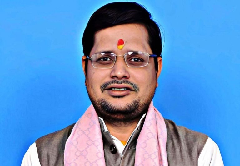 कांग्रेस ने देश की छवि खराब करने का कार्य किया : पाठक