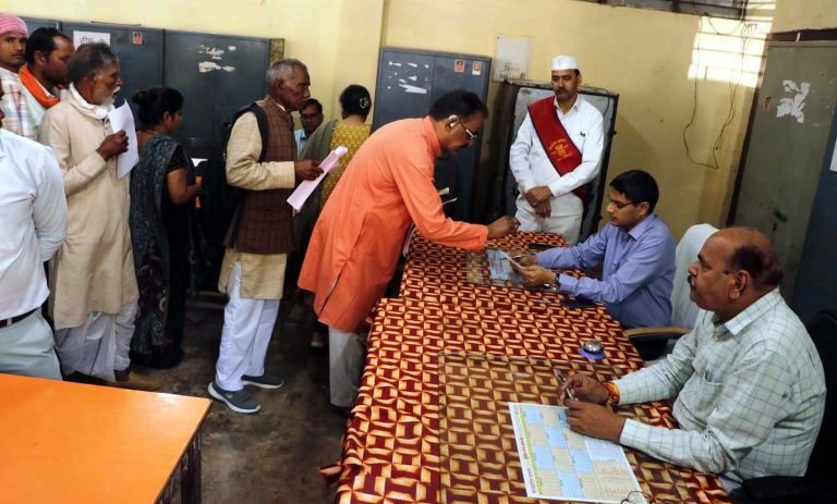 कलेक्टर ने जनसुनवाई में 86 आवेदकों की सुनी फरियाद