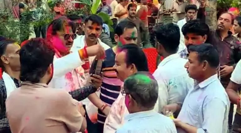 जिलेभर में होली उत्सव पर उड़ा गुलाल, फाग के गीतों के साथ झूमे लोग