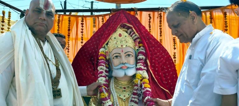 गोहद में अग्रसेन चौक पर हुआ महाराजा अग्रसेन की प्रतिमा का अनावरण