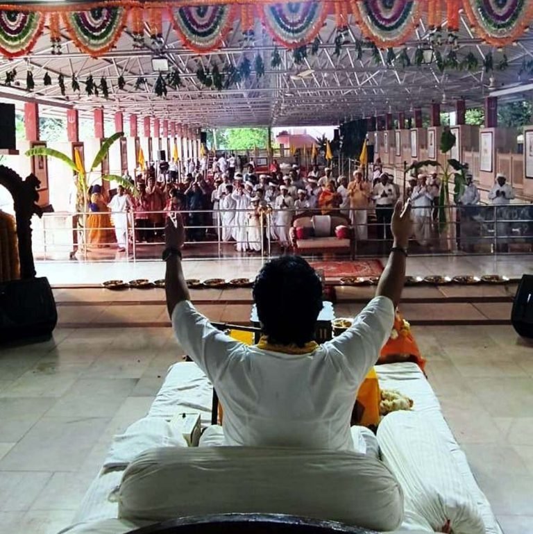 रावतपुरा धाम में कृष्ण जन्म की कथा सुन झूमे श्रोता