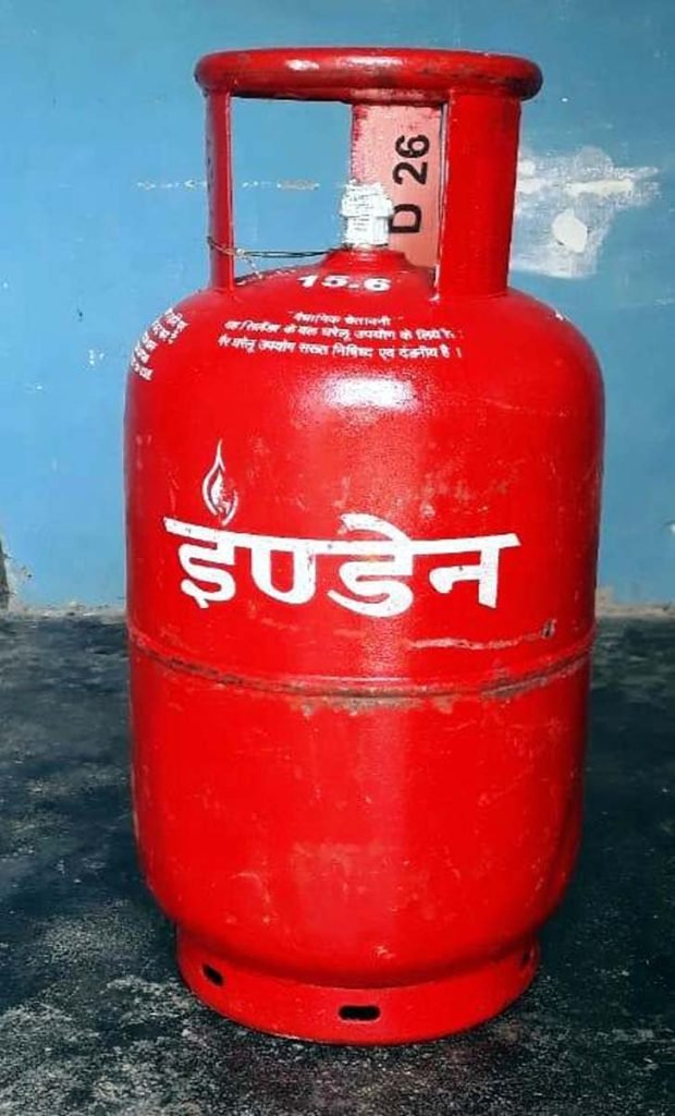 गोहद में रसोई गैस एजेंसी की कमी से उपभोक्ता परेशान, बिना डिलीवरी के आ रहे मैसेज