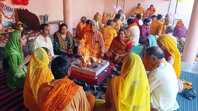 गायत्री प्रज्ञापीठ कुम्हरौआ पर पांच कुण्डीय गायत्री महायज्ञ संपन्न