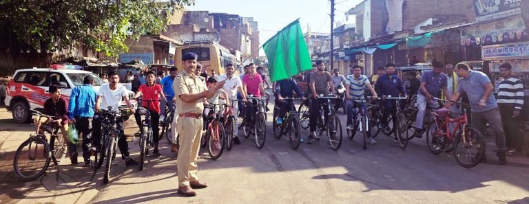 सरदार पटेल की जयंती पर दबोह में पुलिस और युवाओं ने निकाली भव्य साइकिल रैली रैली