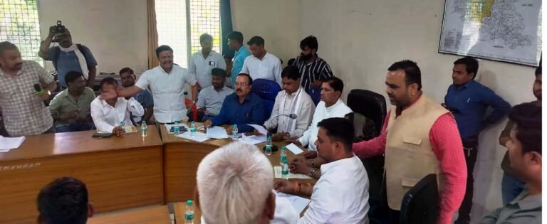 भिण्ड नपा का बजट पेश, योगाश्रम की जमीन को लेकर भारी हंगामा