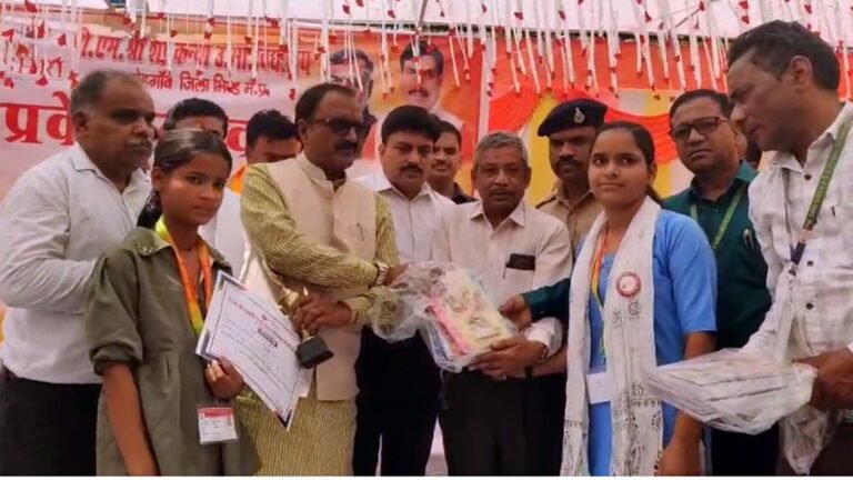 शिक्षा देश के भविष्य की मजबूत नींव है : मंत्री शुक्ला