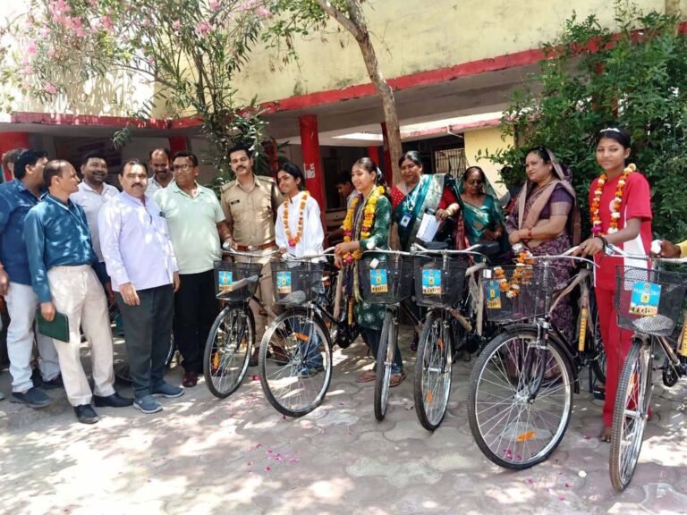 शा. उमावि मालनपुर में स्कूल चलें हम अभियान के तहत प्रवेशोत्सव कार्यक्रम आयोजित