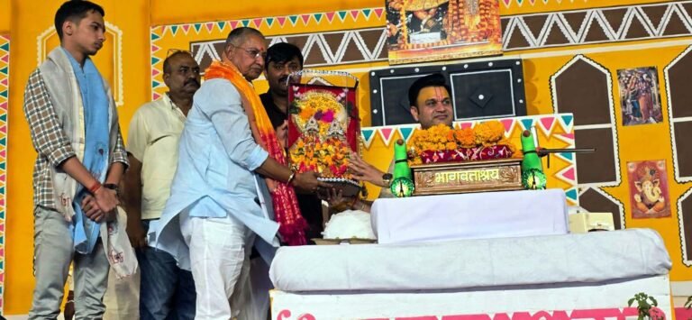 श्रीमद् भागवत कथा में प्रथम दिवस समझाया भागवत का महात्म्य