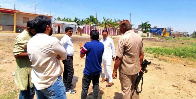 भाजपा जिला कार्यालय के भूमि पूजन की तैयारी हेतु कार्यक्रम स्थल का किया निरीक्षण