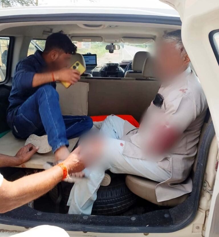 अज्ञात वाहन की टक्कर से बाइक सवार घायल