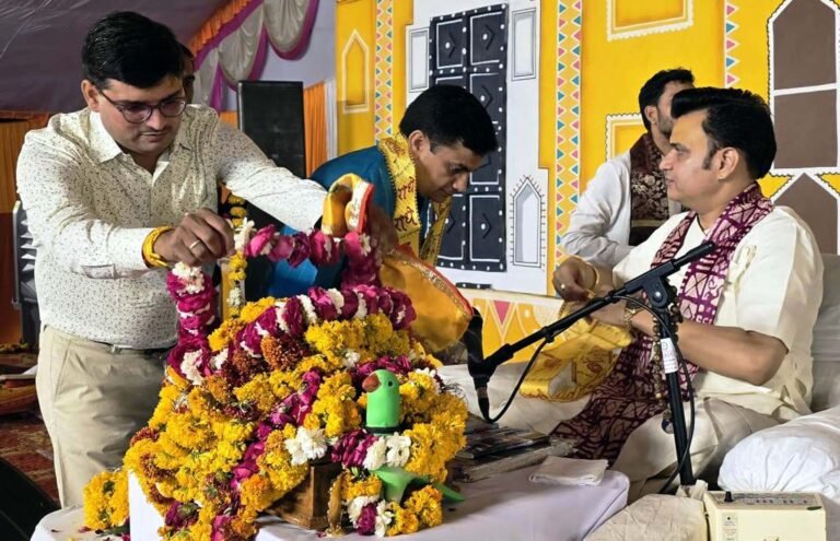 नि:स्वार्थ समर्पण ही असली मित्रता है : पाठक