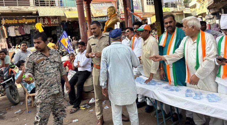 डॉ. अम्बेडकर की जयंती पर कांग्रेस ने पुष्पांजिल अर्पित, चल समारोह का किया स्वागत