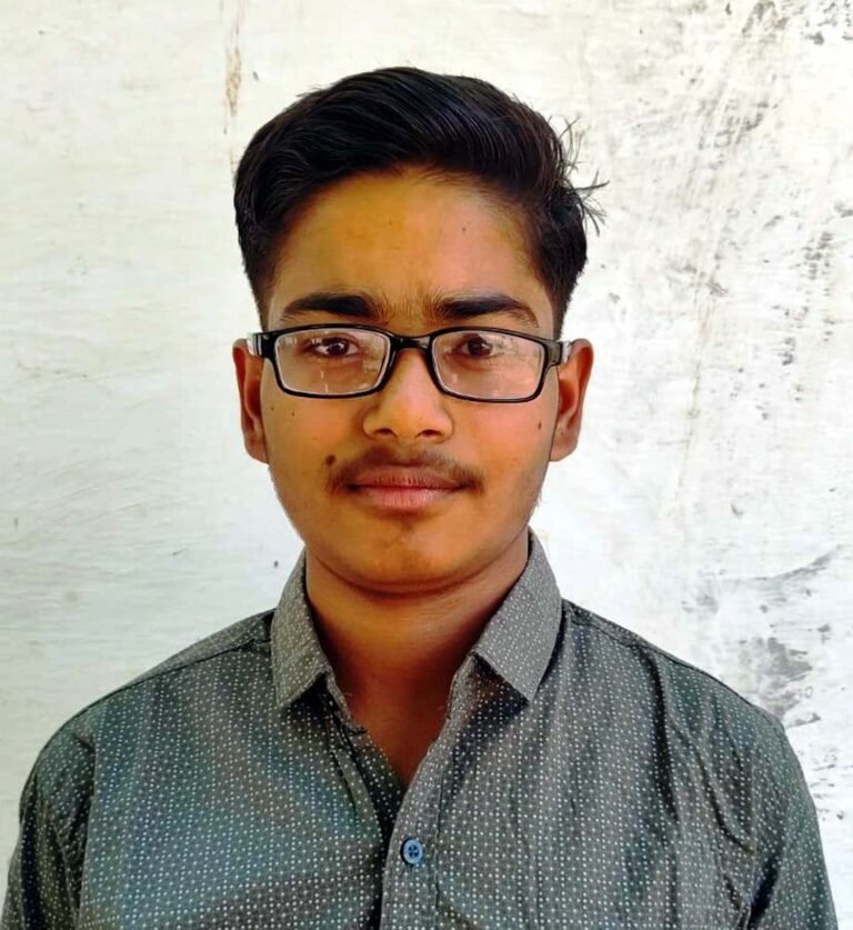 बड़ागांव के होनहार ने रचा इतिहास, 10वीं बोर्ड में जिला टॉप