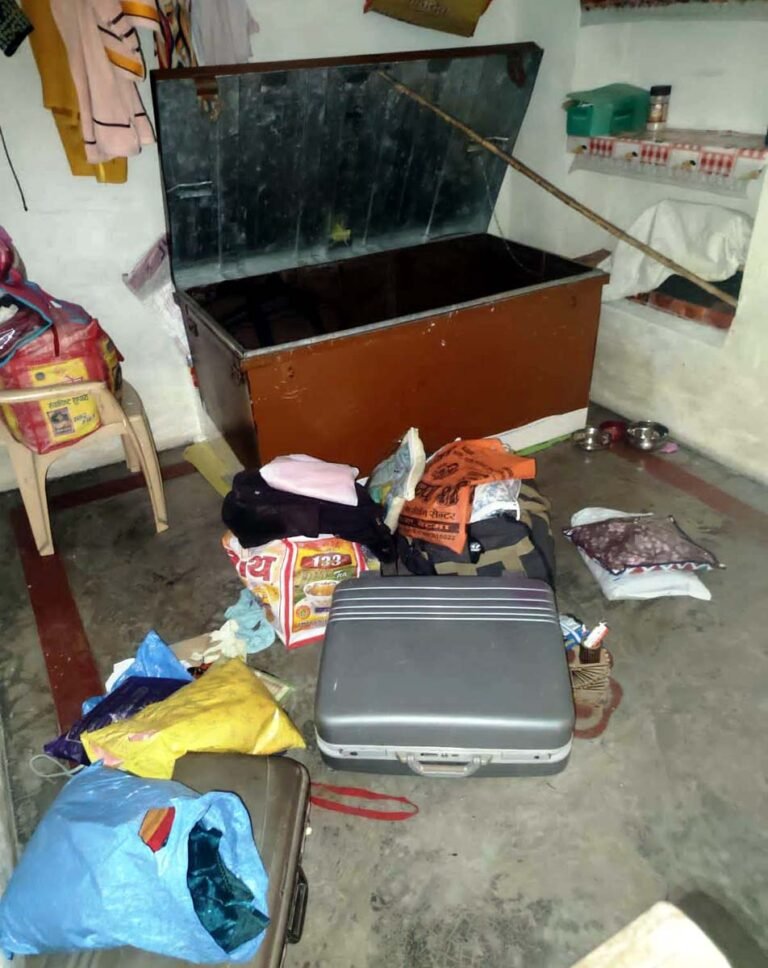 ताला तोड़कर लाखों के जेबरात उड़ाए, शादी में गया था परिवार