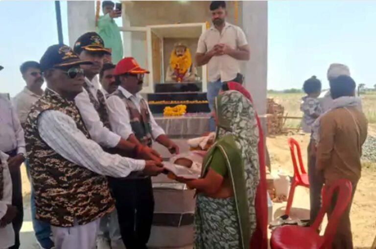 शहीद इंस्पेक्टर मोहर सिंह तोमर की प्रतिमा का अनावरण