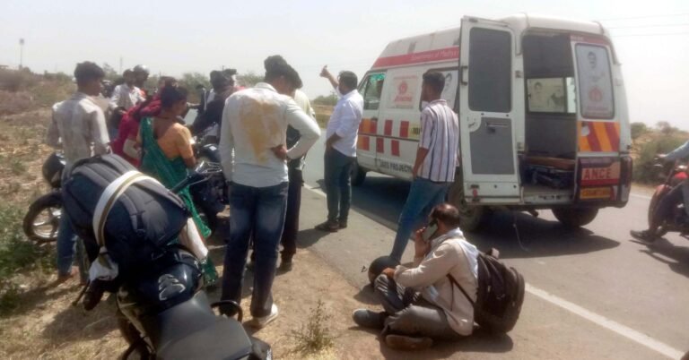 दो वाइकें आपस में टकराई, एक व्यक्ति का हाथ टूटा
