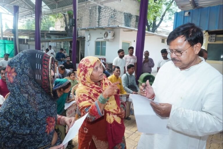 हर जरूरतमंद तक पहुंचे जनकल्याणकारी योजनाओं का लाभ : तोमर