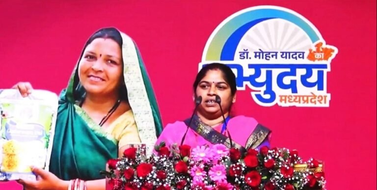 हवाई जहाज से उड़ान भरने वाली गांव की पहली बहू मीनाक्षी