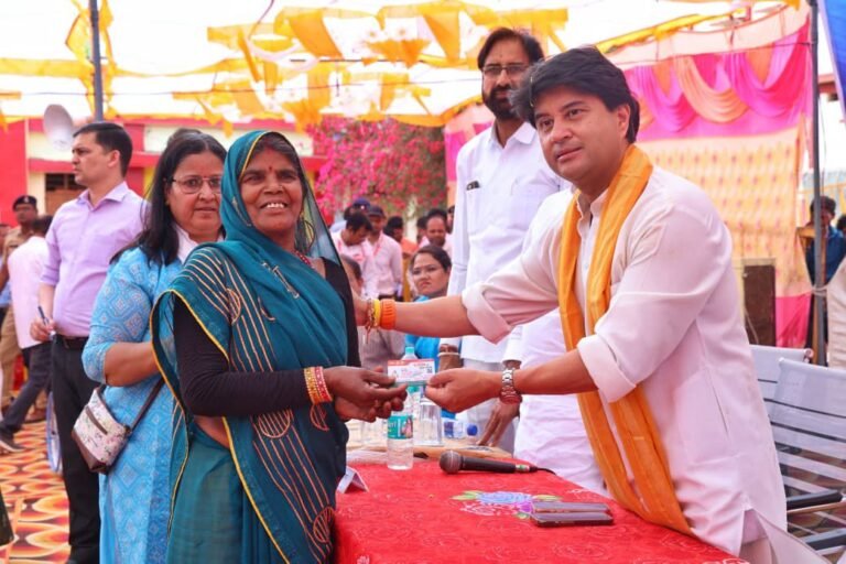 प्रधानमंत्री मोदी के अंत्योदय के विज़न के अनुरूप जन-जन तक पहुंच : सिंधिया