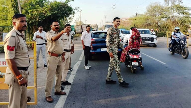 बिना हेलमेट व सीट बेल्ट वालों के काटे चालान