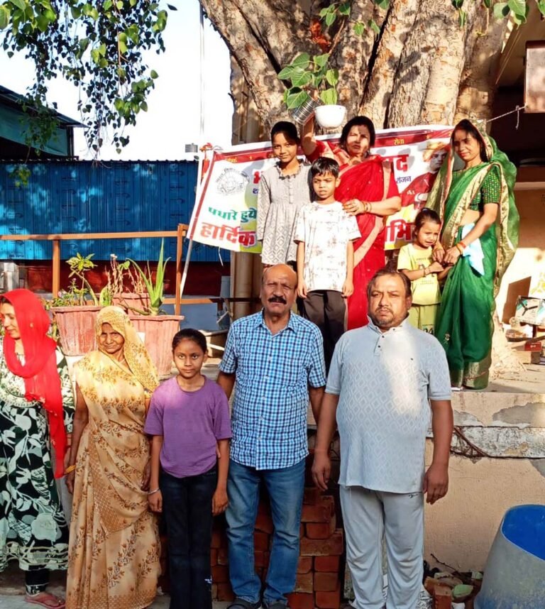 भाविप शाखा जागृति ने गोपाल गौशाला में पक्षियों के लिए टांगे सकोरे