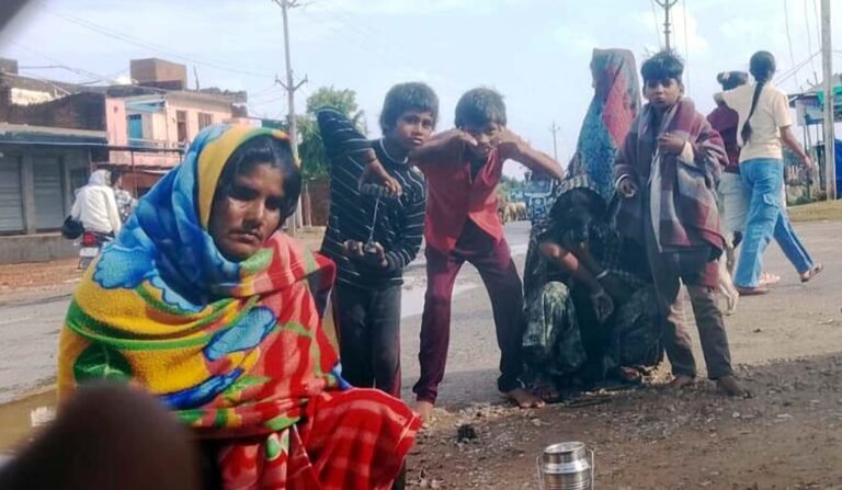 तेज आंधी और बारिश का कहर: लोहपीटा परिवार का आशियाना उजड़ा