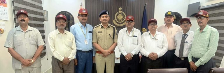 नवागत एसपी से मिले पूर्व सैनिक, हत्या के मामले को लेकर हुई चर्चा