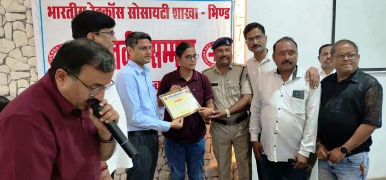 रक्तदान में आगे आएं युवा : कलेक्टर मीणा