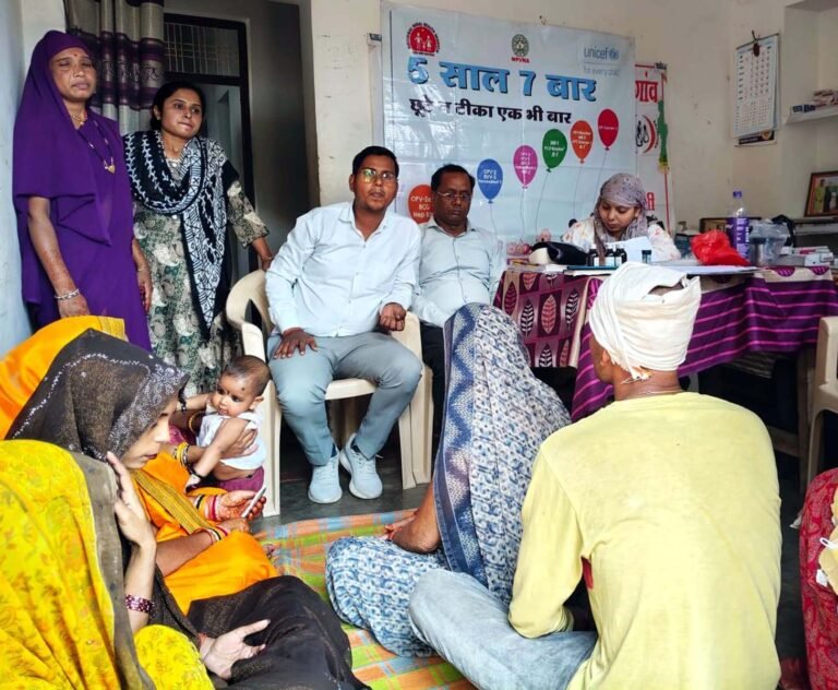 देवरी में आयोजित जागरुकता बैठक में बच्चों के पूर्ण टीकाकरण पर जोर