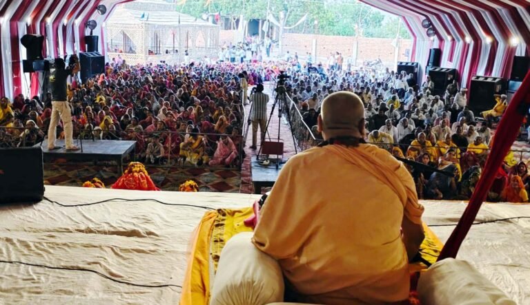जगत में माता पिता ही सर्वोच्च हैं : ब्रह्मानंद सरस्वती