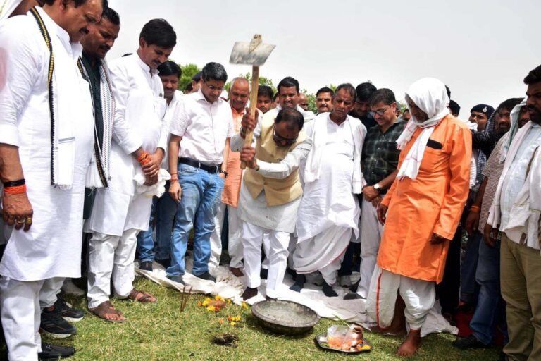 जन सहयोग से ही सरकार व प्रशासन के प्रयास सार्थक हो सकते हैं : मंत्री शुक्ला