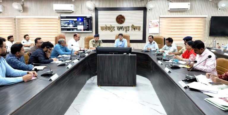 बाढ़-आपदा से निपटने सभी तैयारी पहले से ही रखें पूर्ण : कलेक्टर