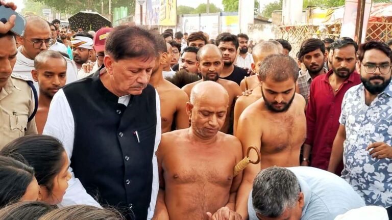 विधायक कुशवाह के निवास पर पहुंचे पट्टाचार्य विशुद्ध सागर महाराज