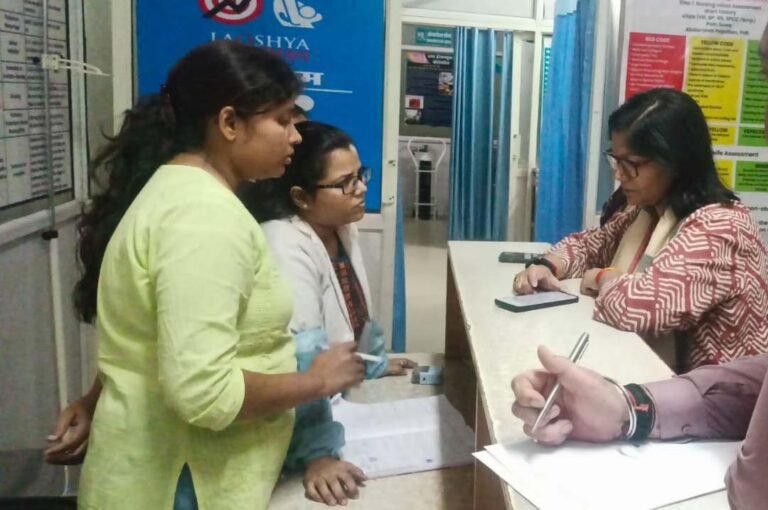 देर रात जच्चा खाना मुरार पहुंचीं कलेक्टर, स्वास्थ्य सेवाओं का लिया जायजा