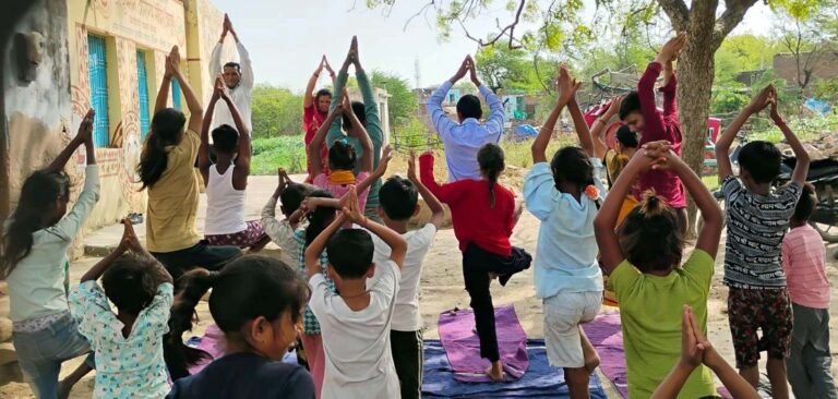 योग दिवस की तैयारी हेतु आयुष संस्थानों पर योग अभ्यास
