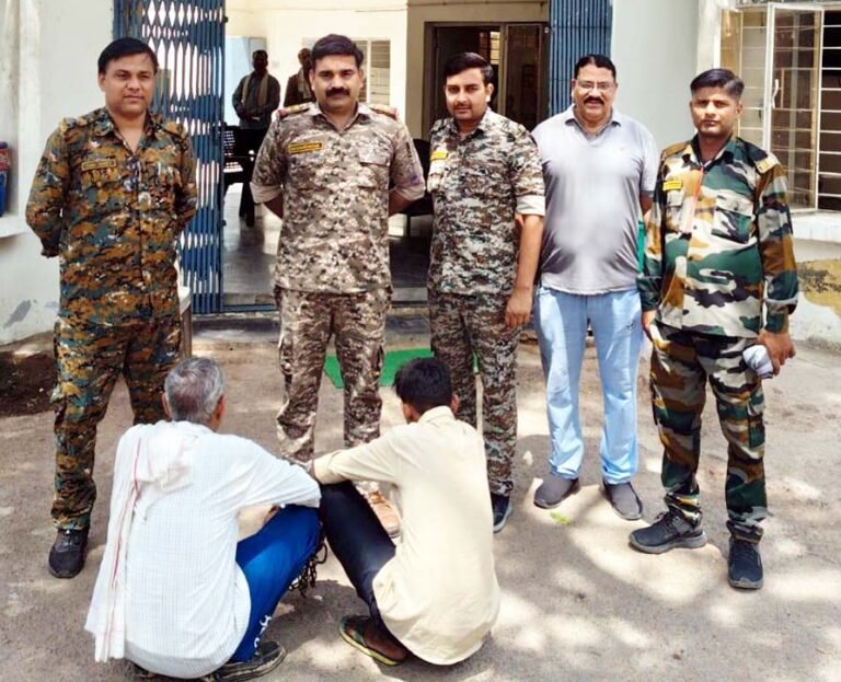 हत्या के मामले में फरार दो आरोपियों को ऊमरी पुलिस ने किया गिरफ्तार